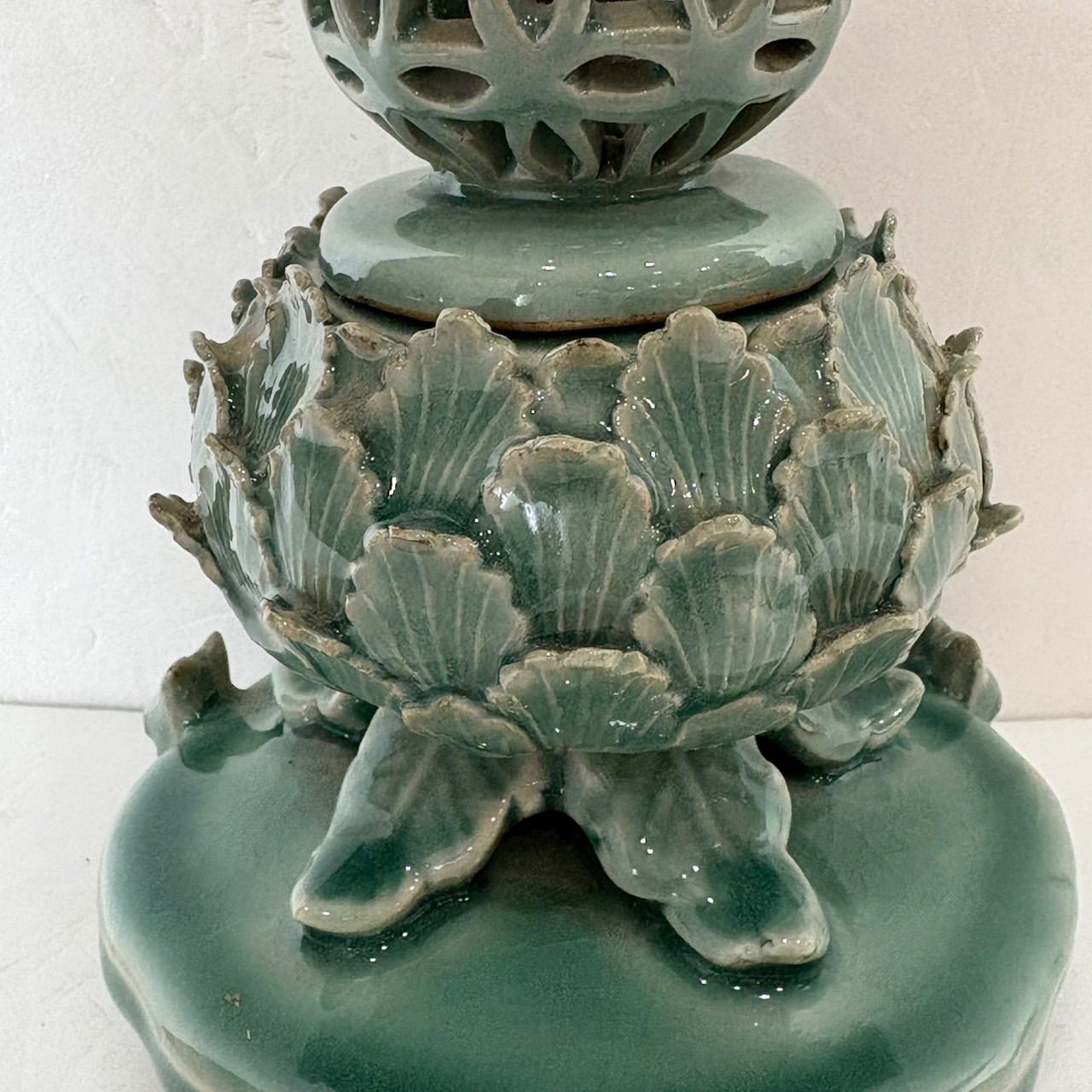高麗　青磁　在銘　香炉　送料込み 香炉】高麗青磁 海青作 三つ足 兎 蓮 骨董品 - メルカリ