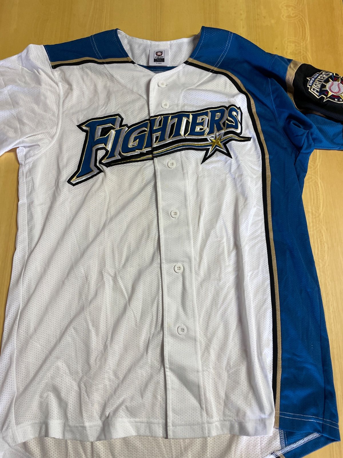 【美品】北海道日本ハム　ファイターズ　陽岱鋼　選手　ユニフォーム　ビジター　M 北海道日本ハムファイターズ 陽岱鋼 Lサイズ - メルカリ