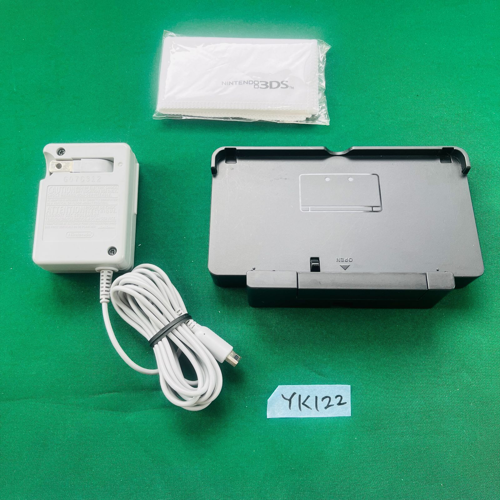 ◇YK122【箱付き】3DS コバルトブルー CTR-001(JPN) 本体・専用充電台
