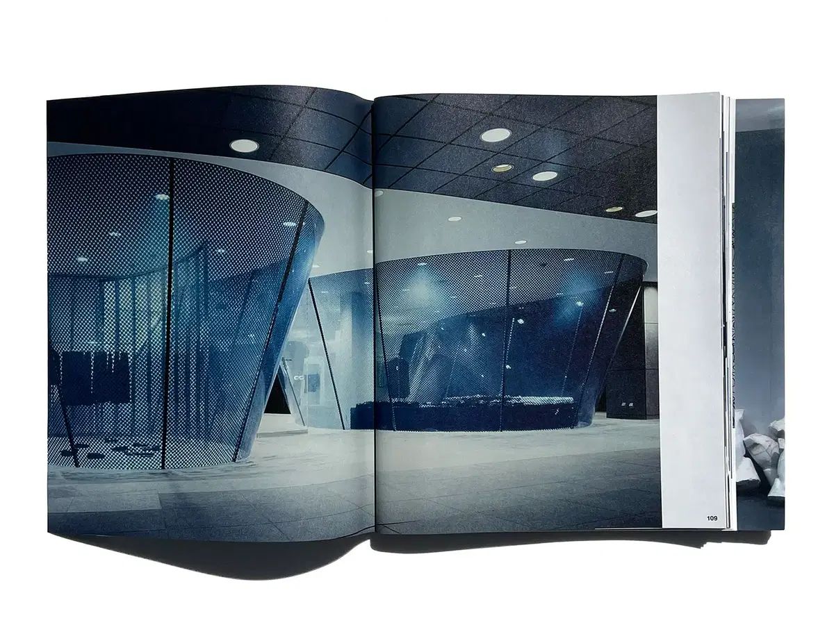 COMME des GARCONS青山 STORE ビジュアル アートブック AD1989-2023