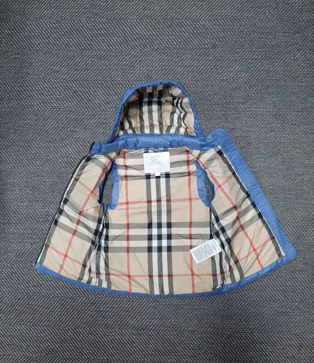  バーバリー キッズ フード ダウンベスト ブルー 8 Y 128 cm その他 ジャケット ブルゾン