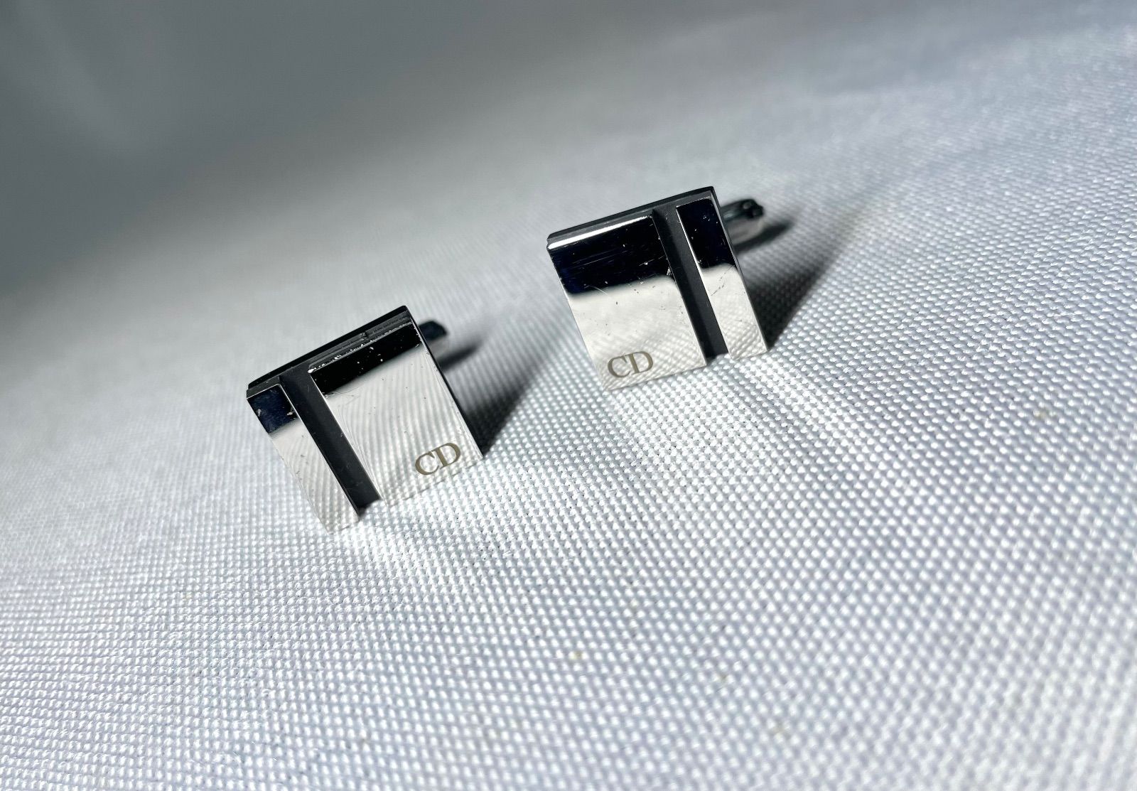 Dior Homme ディオールオム CDロゴ 鏡面シルバー＆ブラック スクエアカフス カフリンクス ボタン メンズ