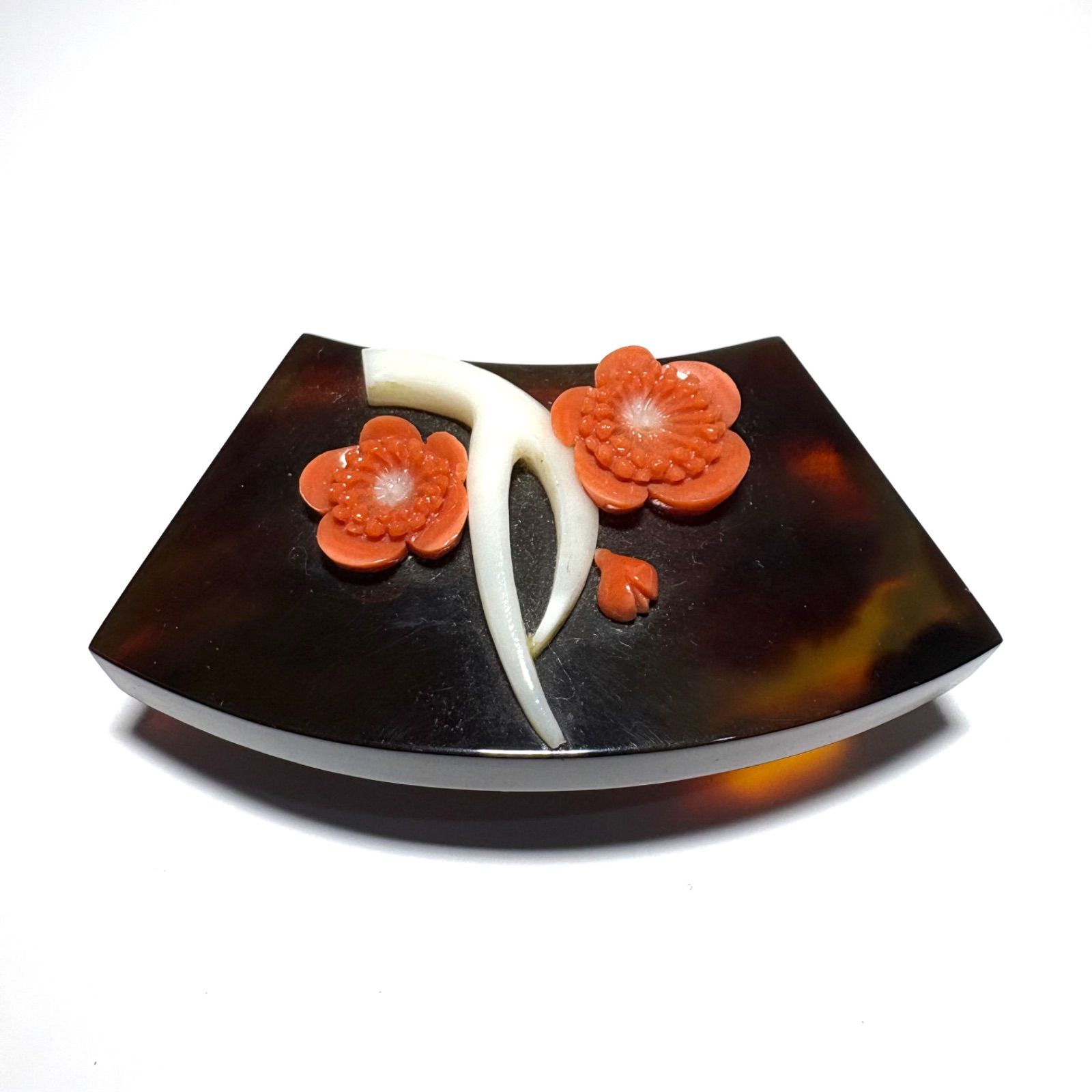 本鼈甲×天然珊瑚 梅花細工の上品帯留め 2.9×5.7cm - メルカリ
