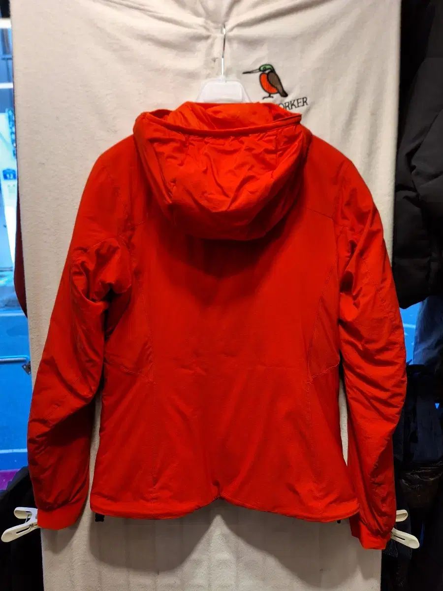 アークテリクス 赤