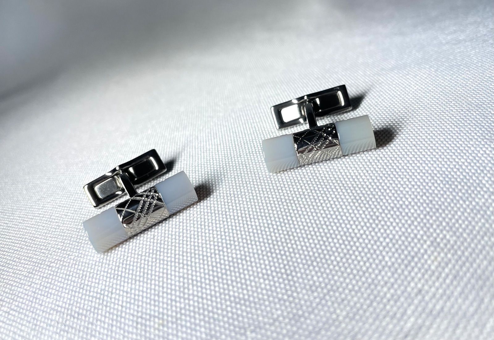 美品 Burberry バーバリー チェックライン＆グレーストーン装飾 バー型