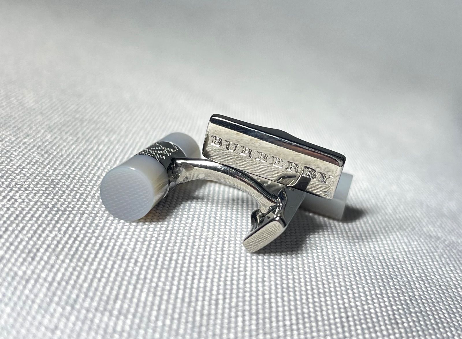 美品 Burberry バーバリー チェックライン＆グレーストーン装飾 バー型