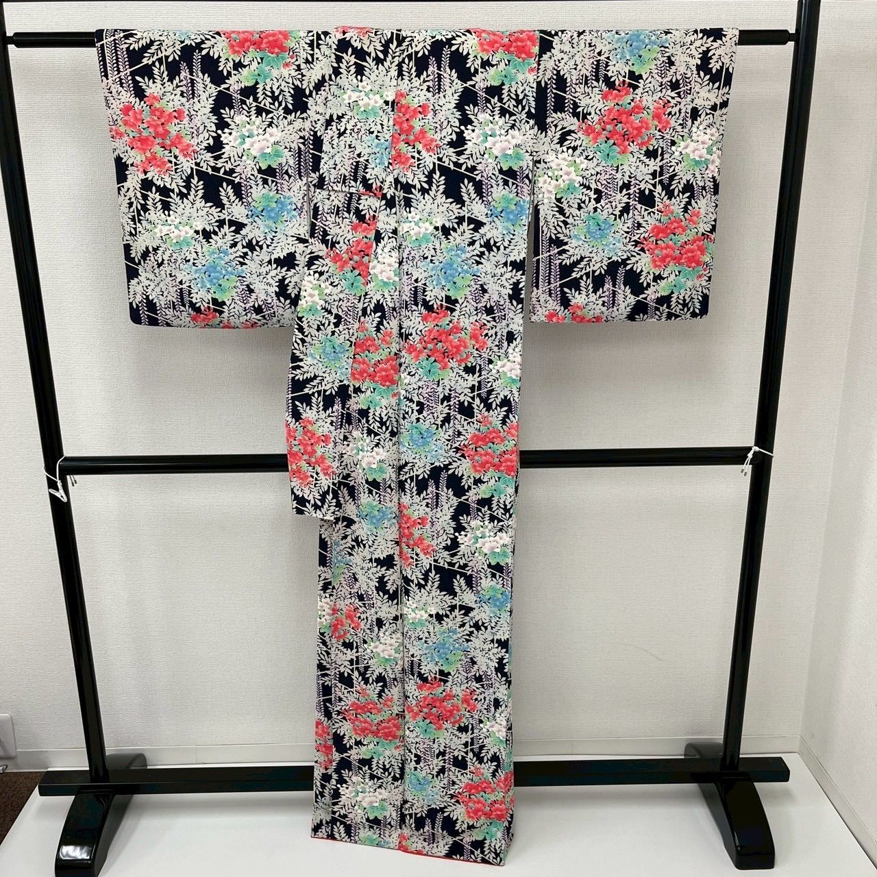 小紋 裄66 花柄 華やかな染め 正絹 着物 MK-1861 - メルカリ