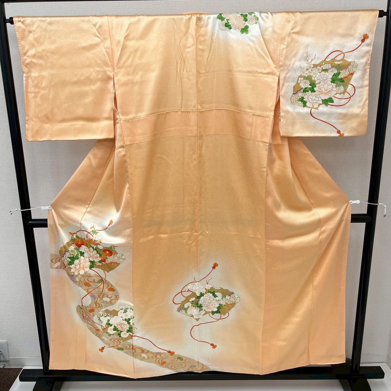 付下げ 金駒刺繍 花柄の上品な染め 裄65 紋無し 訪問着 正絹 着物 MK