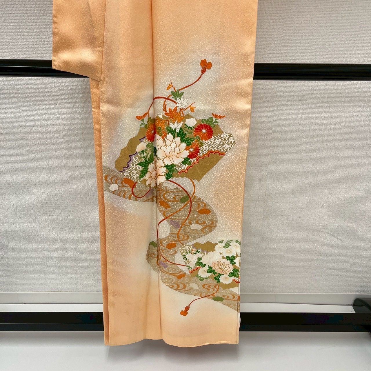 付下げ 金駒刺繍 花柄の上品な染め 裄65 紋無し 訪問着 正絹 着物 MK