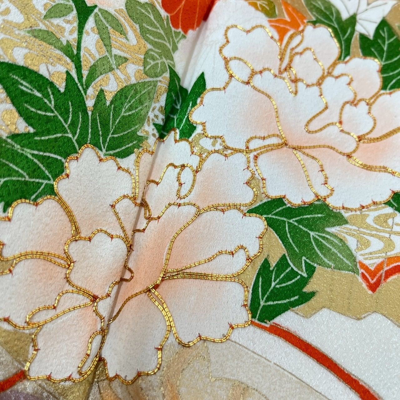 付下げ 金駒刺繍 花柄の上品な染め 裄65 紋無し 訪問着 正絹 着物 MK