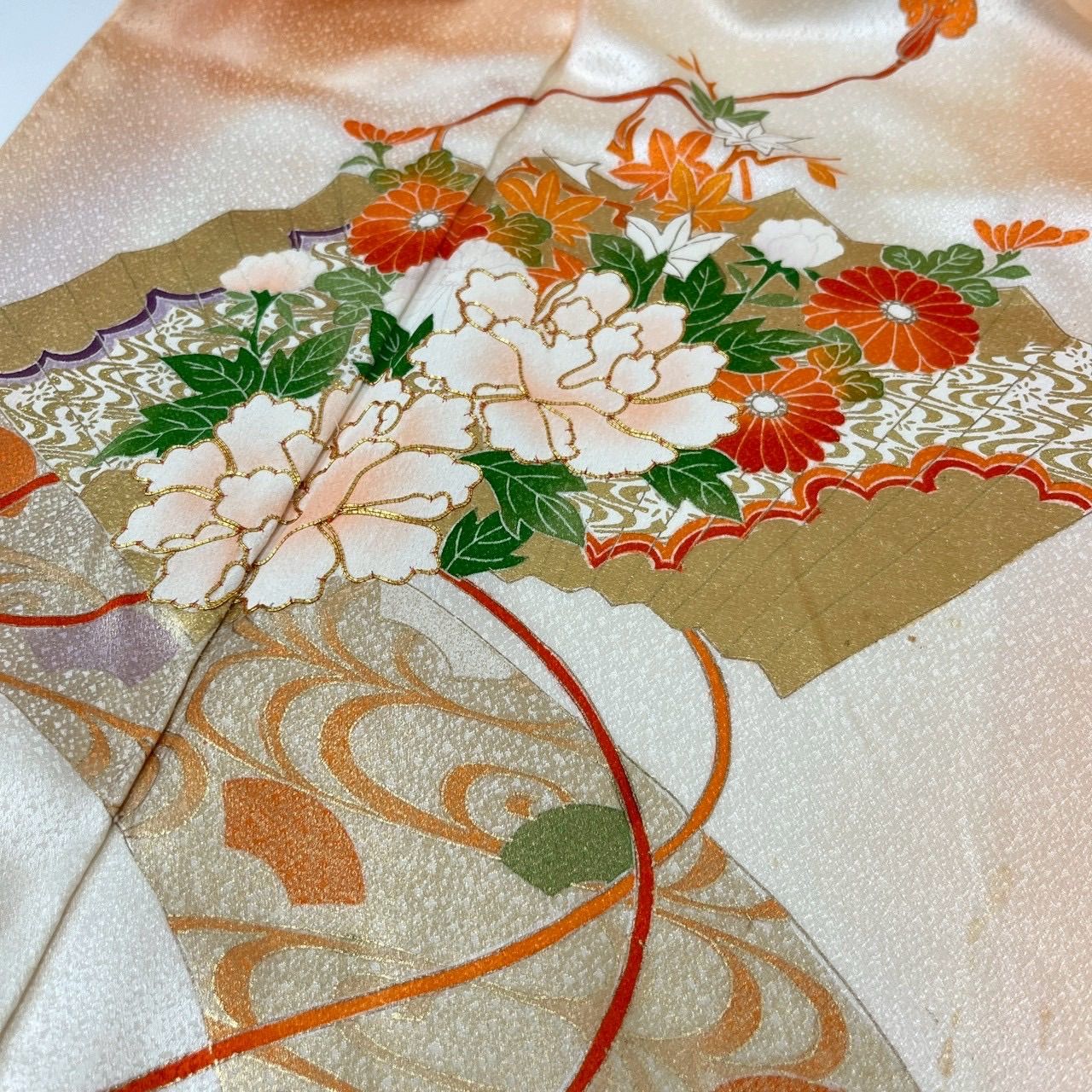 付下げ 金駒刺繍 花柄の上品な染め 裄65 紋無し 訪問着 正絹 着物 MK