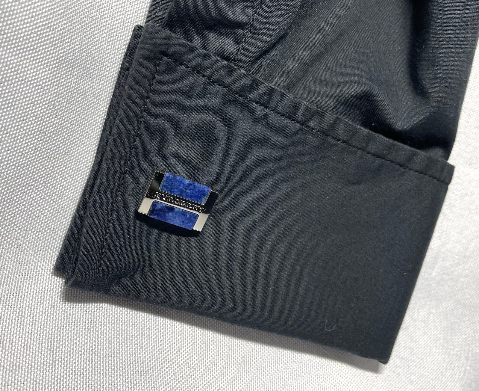 Burberry バーバリー ブランドロゴ文字 ソーダライト装飾 鏡面