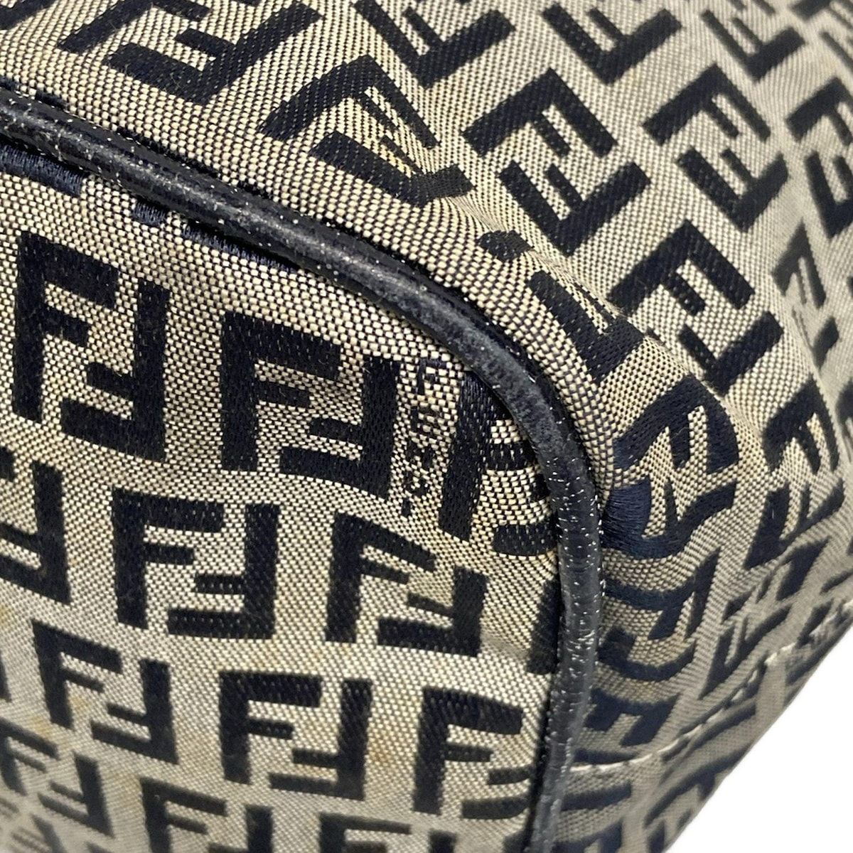 FENDI フェンディ ズッキーノ柄　ハンドバッグ　ネイビー FENDI(フェンディ) ショルダーバッグ ズッキーノ柄 26686 ネイビー