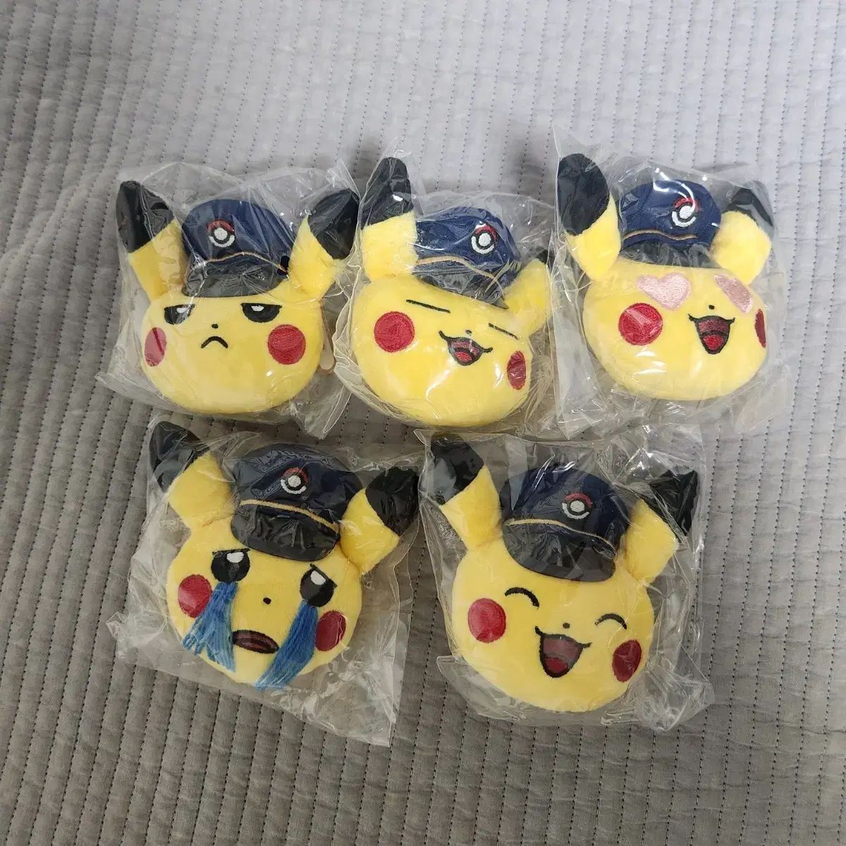 ピカチュウ駅長キーホルダー 釜山ポップアップ メタモン