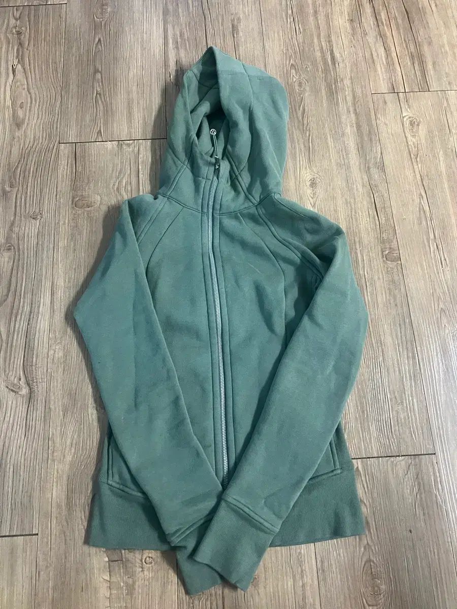 ルルレモン スキューバ ジップアップ