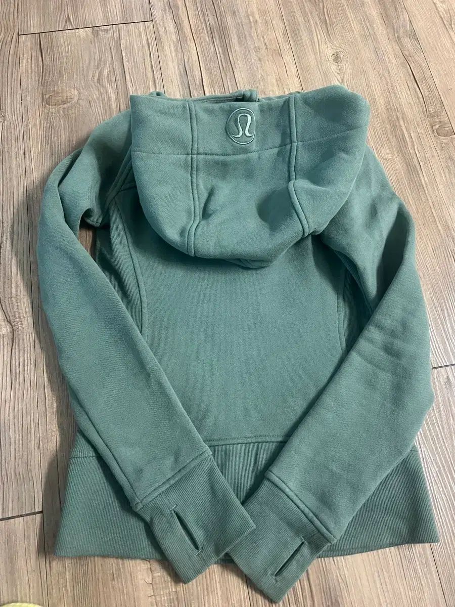 ルルレモン スキューバ ジップアップ