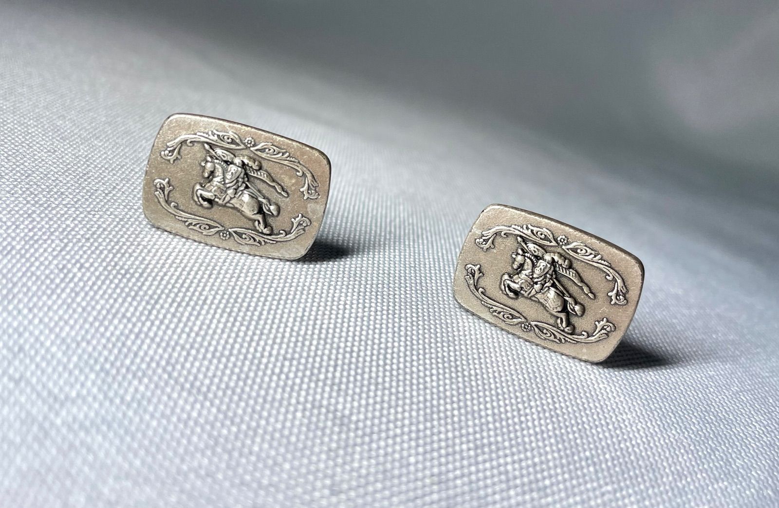 Burberry バーバリー ホースナイトロゴ 騎士 エンブレムデザイン 艶