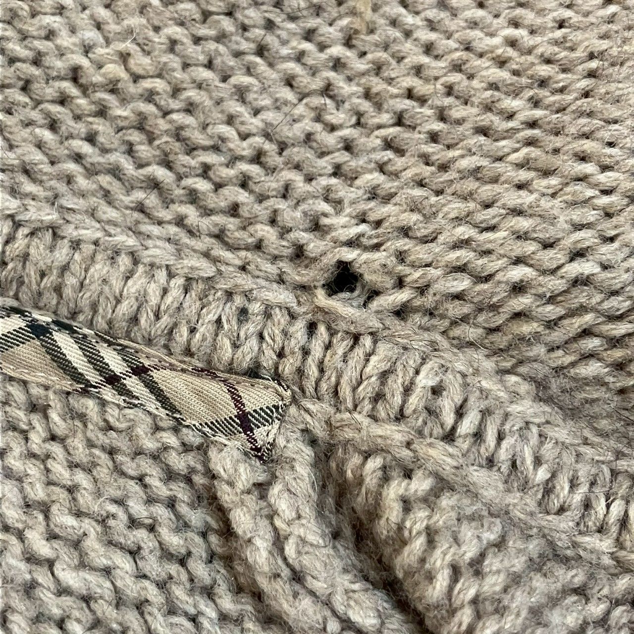 バーバリーブルーレーベル ケーブルニット カーディガン フード付き