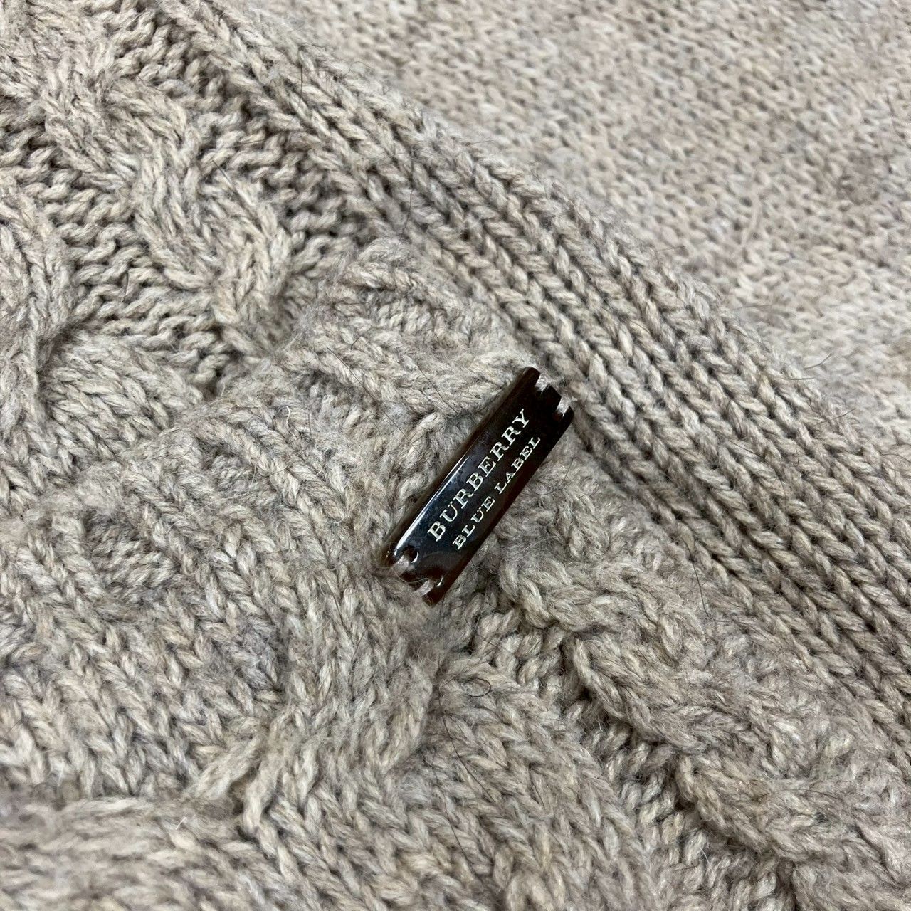 バーバリーブルーレーベル ケーブルニット カーディガン フード付き