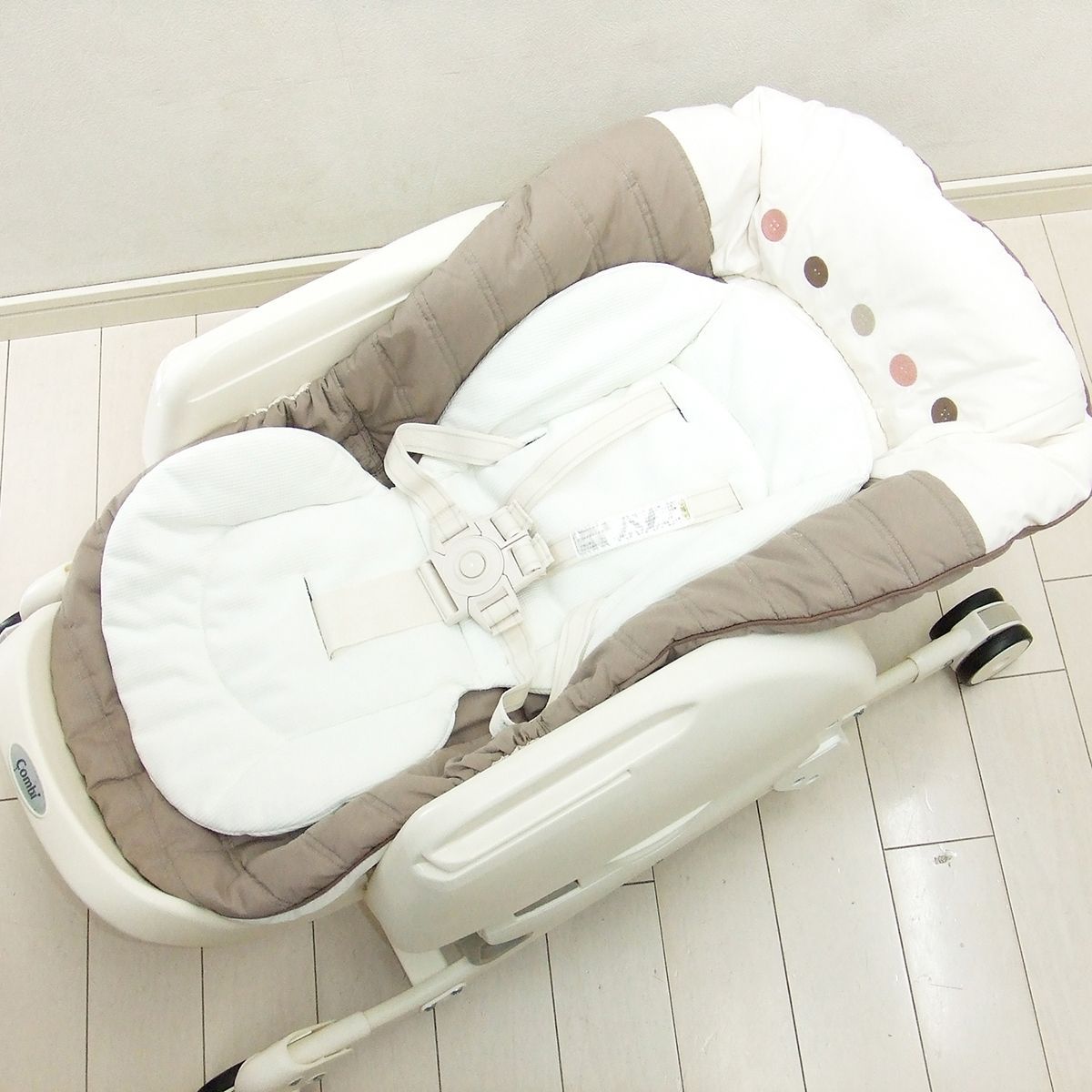  電動 ハイローチェア コンビ ネムリラ AUTO SWING オートスウィングcombi 電動スイング 新生児から4歳 ハイロー B 車用チャイルドシート チャイルドシート