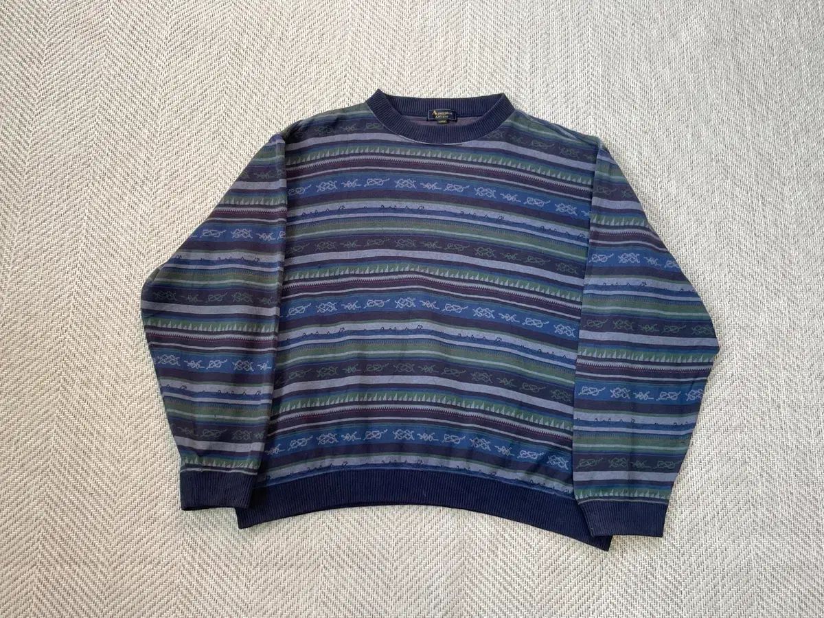 アクアスキュータム ベイズリー スウェットシャツ J03430