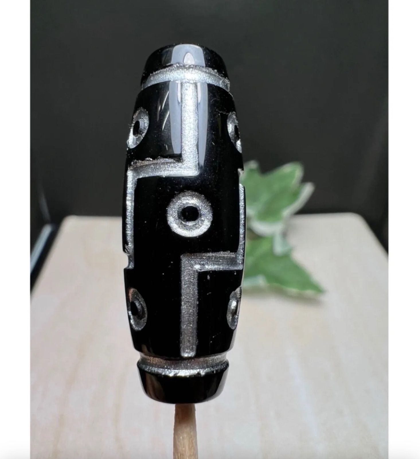 テクタイト隕石彫り九眼天珠パーツ