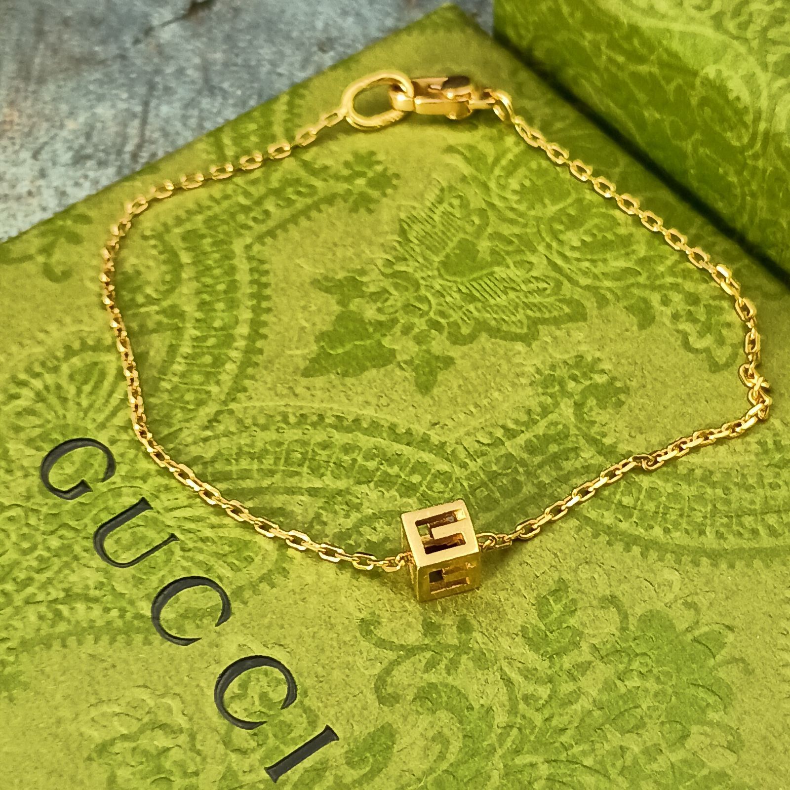 GUCCI グッチ Gキューブ ブレスレット レディース ゴールド
