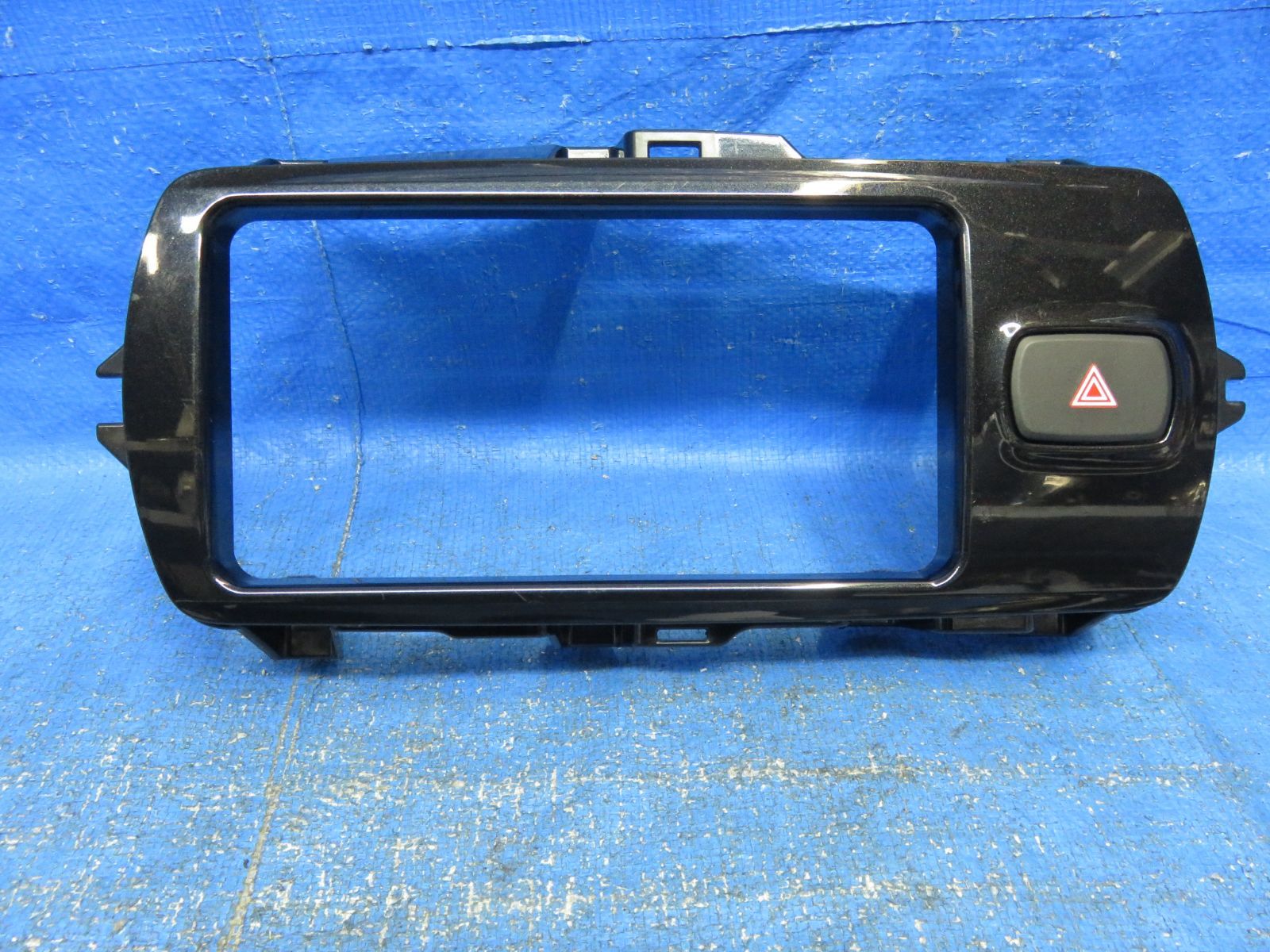 LA7875* トヨタ ヴィッツ NSP130 センターパネル ナビパネル