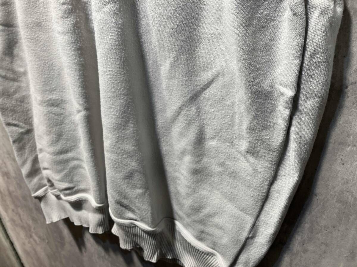 タートルネックノースリーブニット