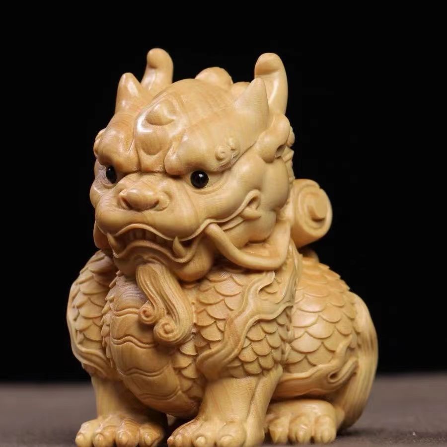 新入荷 彫刻裏書キリン瑞獣の置物 太行崖柏木 裾止めバンド IRIYULI