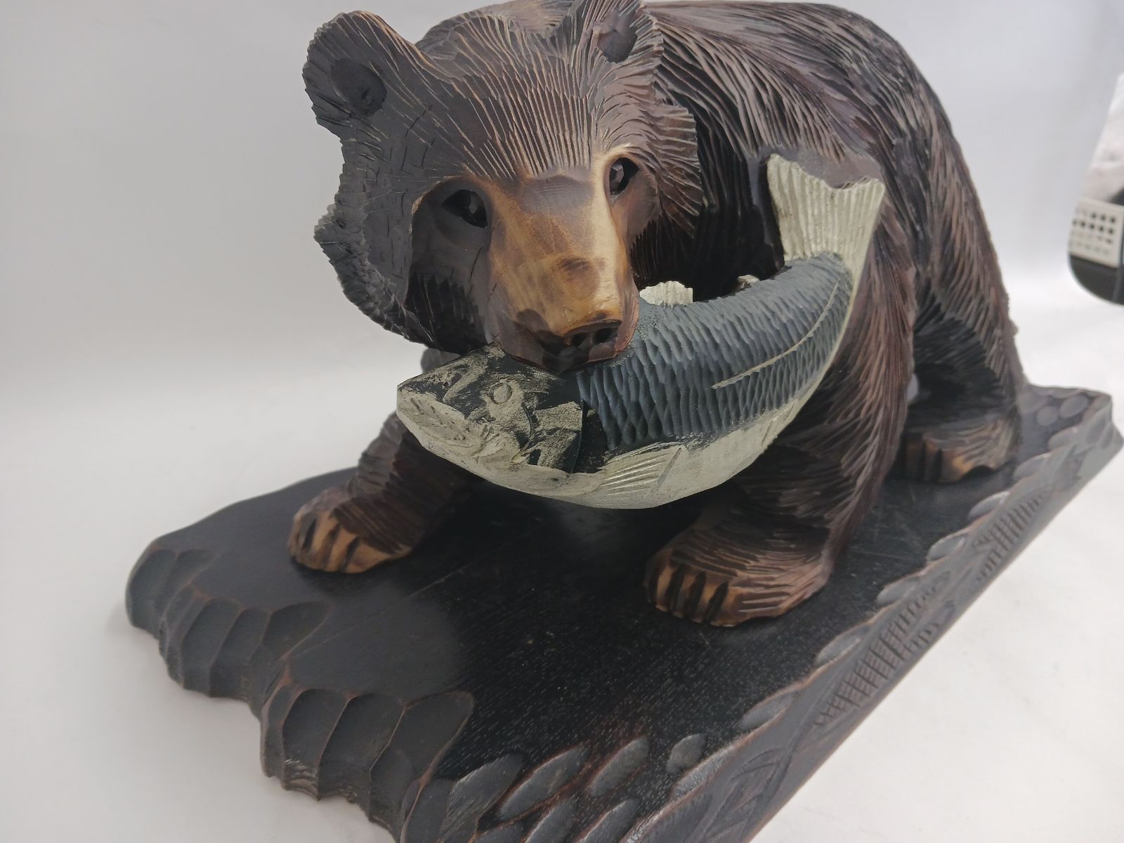 特大！！木彫り 熊 置物 50年物 ビンテージ アンティーク 民芸品 アンティーク品】北海道 木彫りの熊 置物 台座付き 昭和レトロ 民芸品