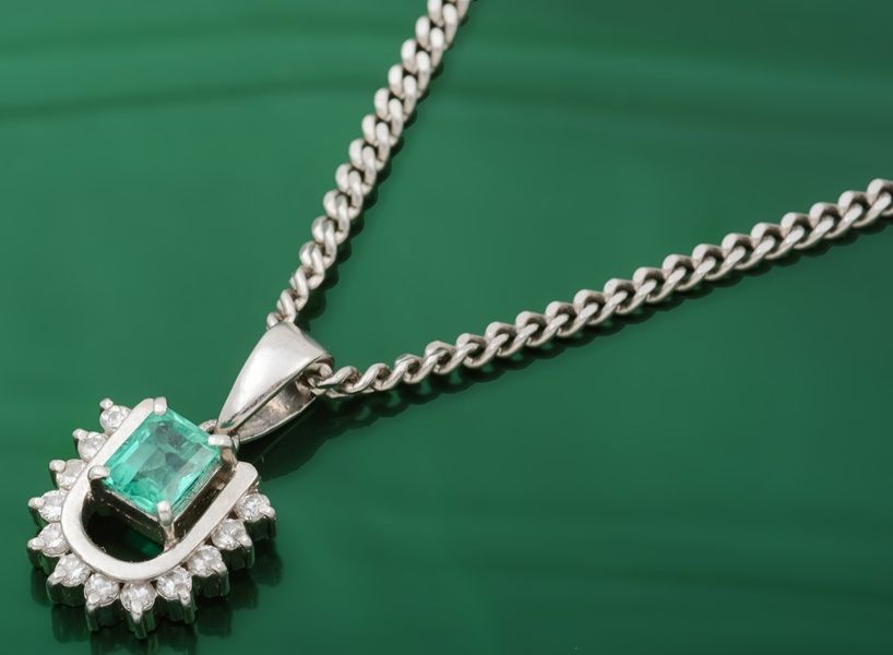 Pt900/850 エメラルド・ダイヤモンド ネックレス 品番e23-561 - メルカリ