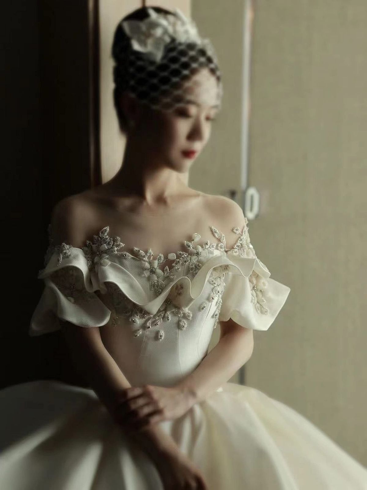  豊作 ウエディングドレス イリュージョンネック ベルスリーブ サテン エレガンス 上 プリンセス 編み上げタイプ Aライン 演奏会 発表会 主役 ゴージャス 二次会 M その他 フェイスケア