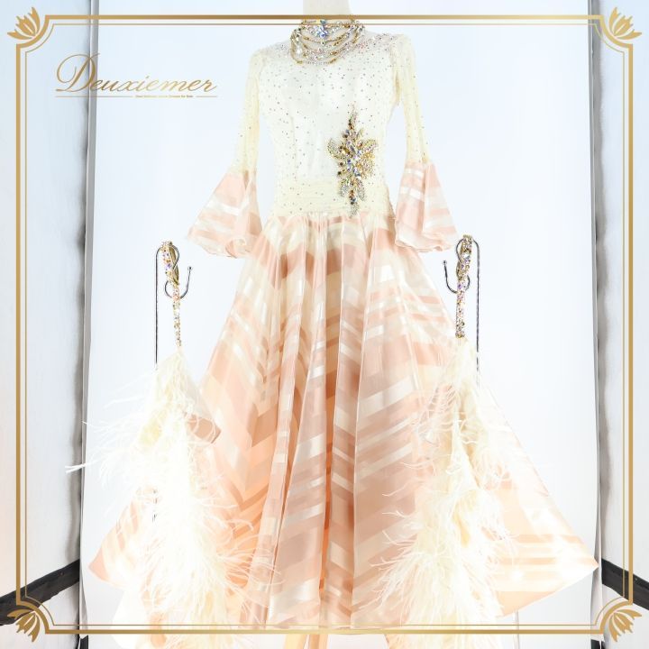 社交ダンス 衣装 ドレス ファー ワンピース サーモン 縞 ストライプ ピンク系 ホワイト系 フロート レース デモ 競技 ダンス パーティ ゴールド 珍しい アイボリー系 柔らかい 明るい 色味