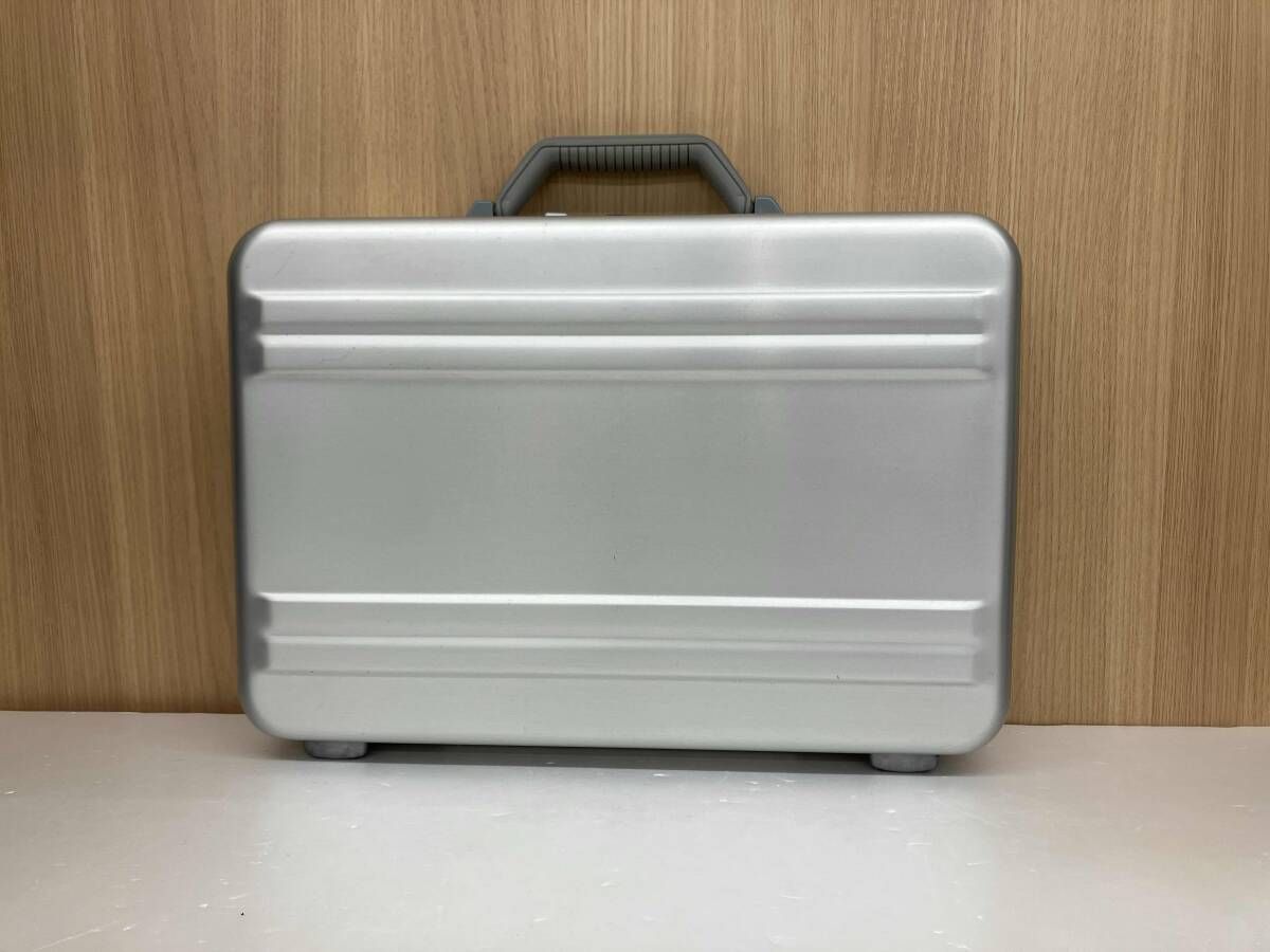 ZERO ゼロハリバートン アタッシュケース ダイヤルロック式 パスワード000 シルバー 通年