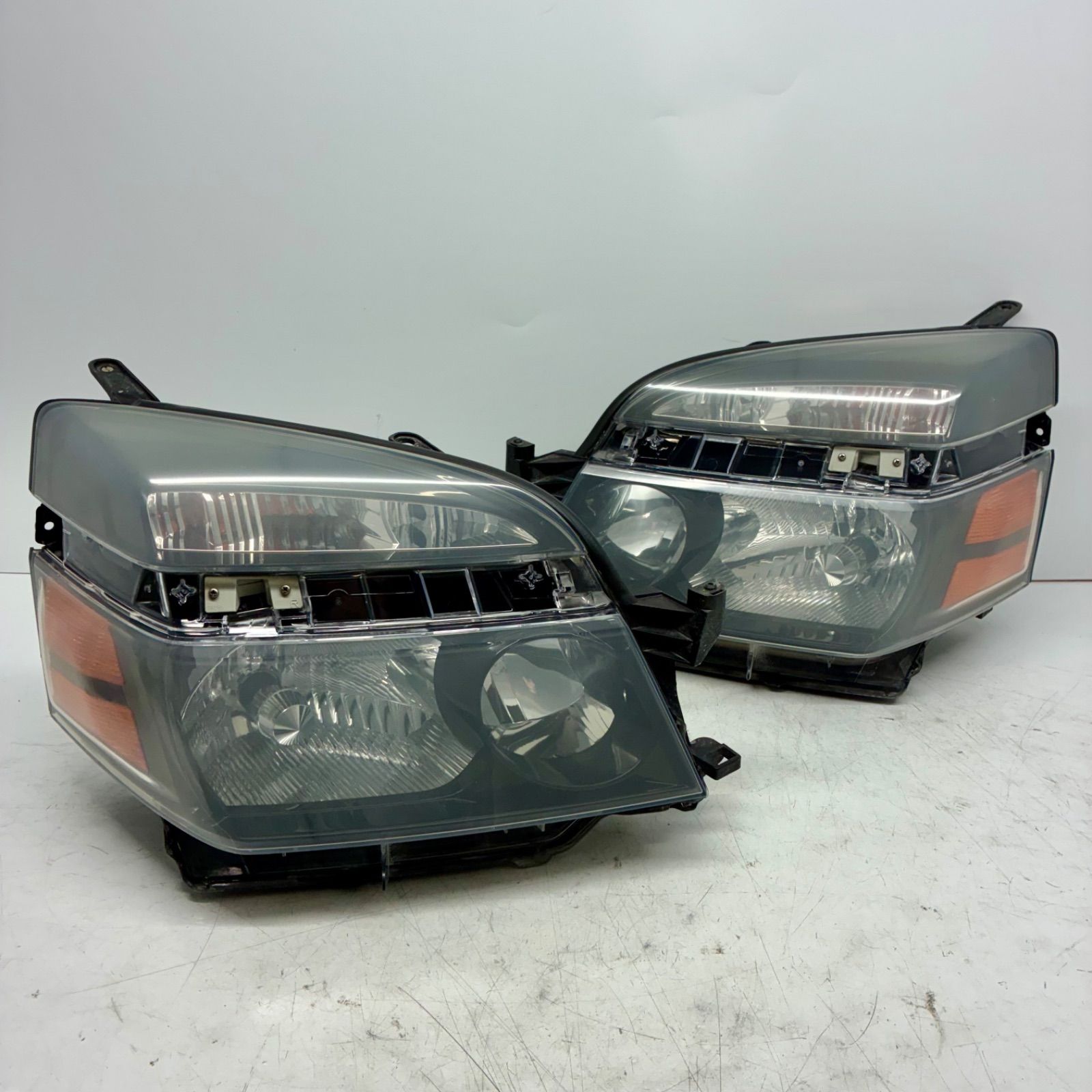 良品【コーティング済】トヨタ AZR60 AZR65 60系 ヴォクシー 後期