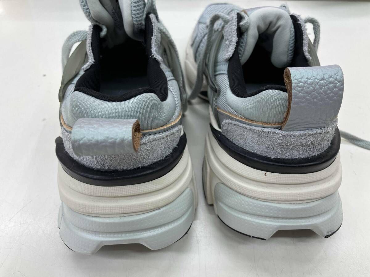 スニーカー22.5 cm