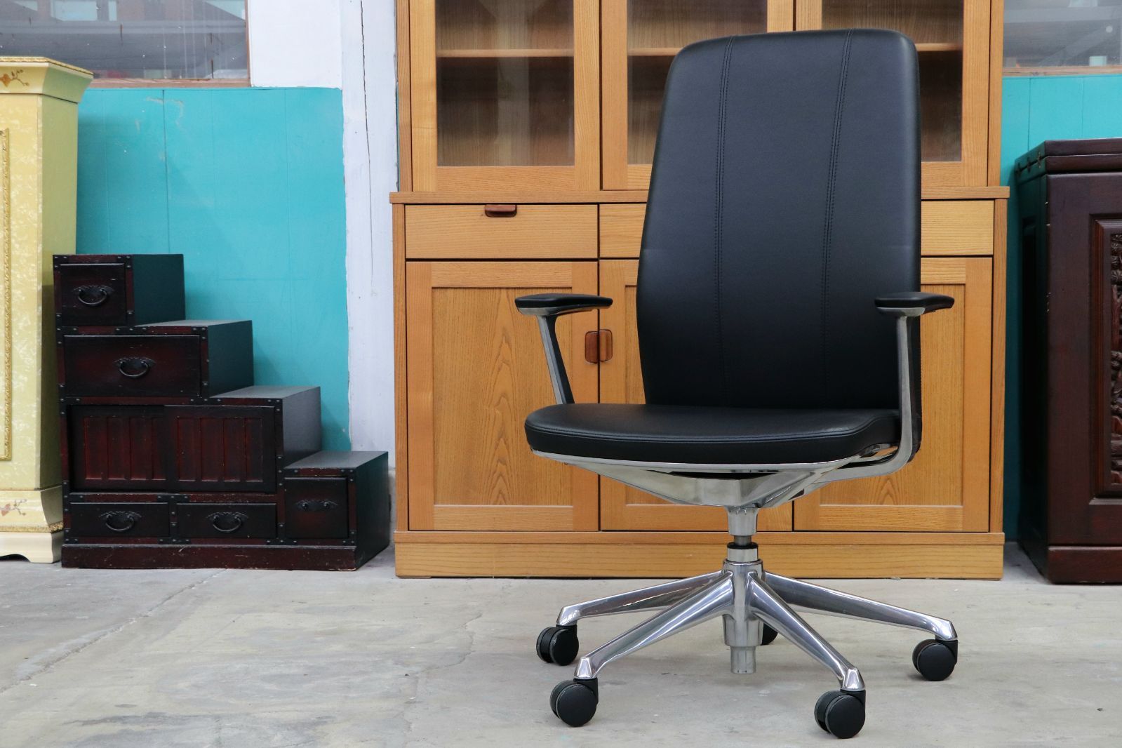 GMIK678G okamura オカムラ CRAFTIE クラフティー デスクチェア オフィスチェア アームチェア 本革 ウォールナット 定価約38万