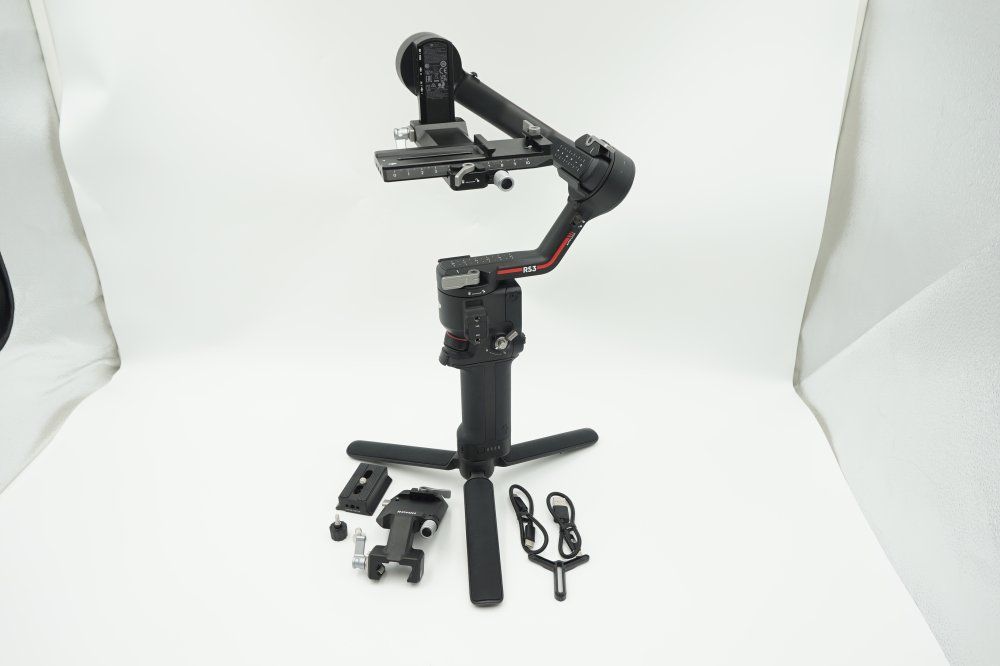 DJI RS 3 3軸ジンバル 一眼レフ＆ミラーレスカメラ向け 動画撮影用プロ向けスタビライザー
