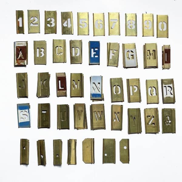 英数字 1インチ ステンシル 真鍮製プレート 124ピースセット 2.5 cm アルファベット DIY ガレージ アメカジ ミリタリー D 128