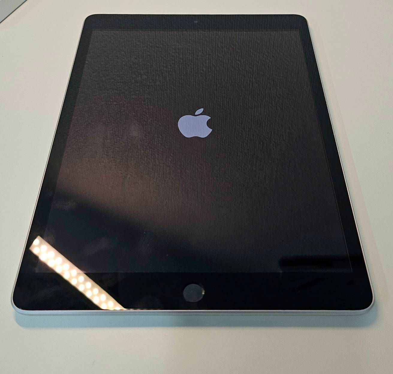 M【美品】 iPad 第9世代 64GB Wi-Fiモデル 初期化済 本体のみ シルバー