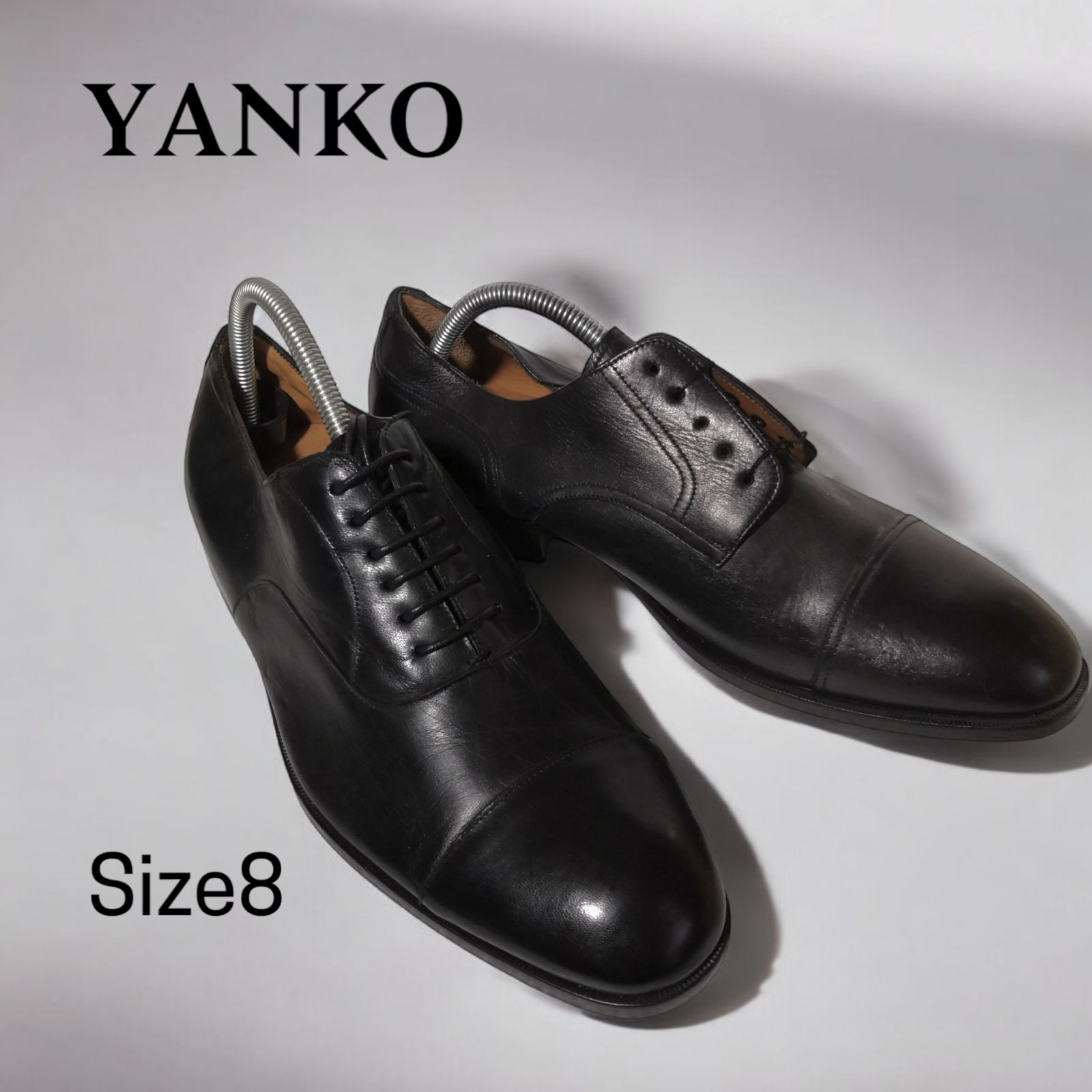 美品 YANKO ヤンコ 革靴 ストレートチップ 内羽根 ブラック 8 YANKO ヤンコ 革靴 ストレートチップ ビジネスシューズ 黒 サイズ8