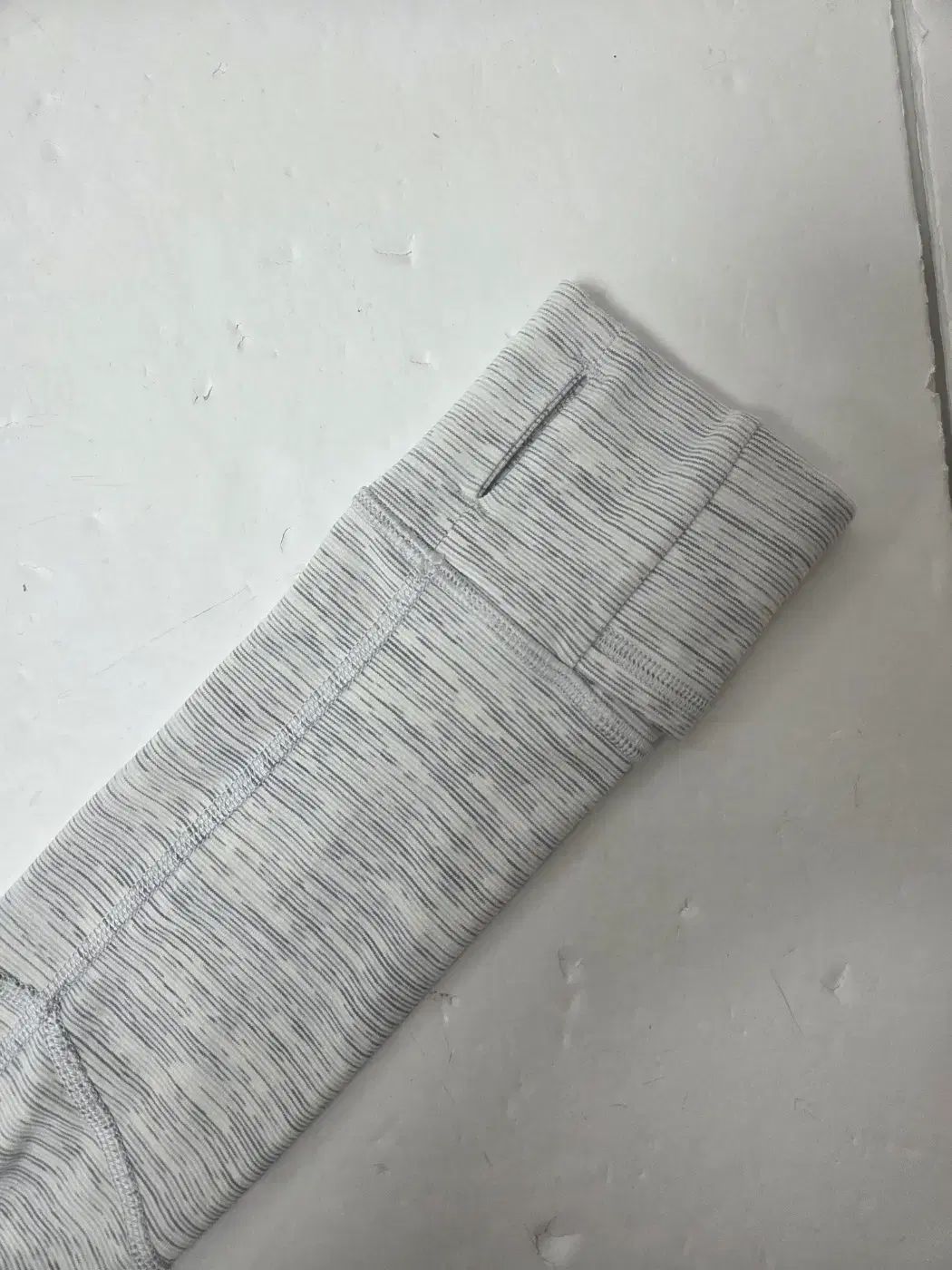 lululemon フード付きジップアップジャケット グレー ルルレモン☆L