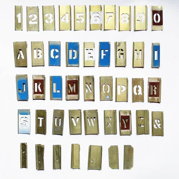 英数字 ステンシル 1インチ 真鍮製プレート 124ピースセット 2 5 cm アルファベット DIY ガレージ アメカジ ミリタリー D 128