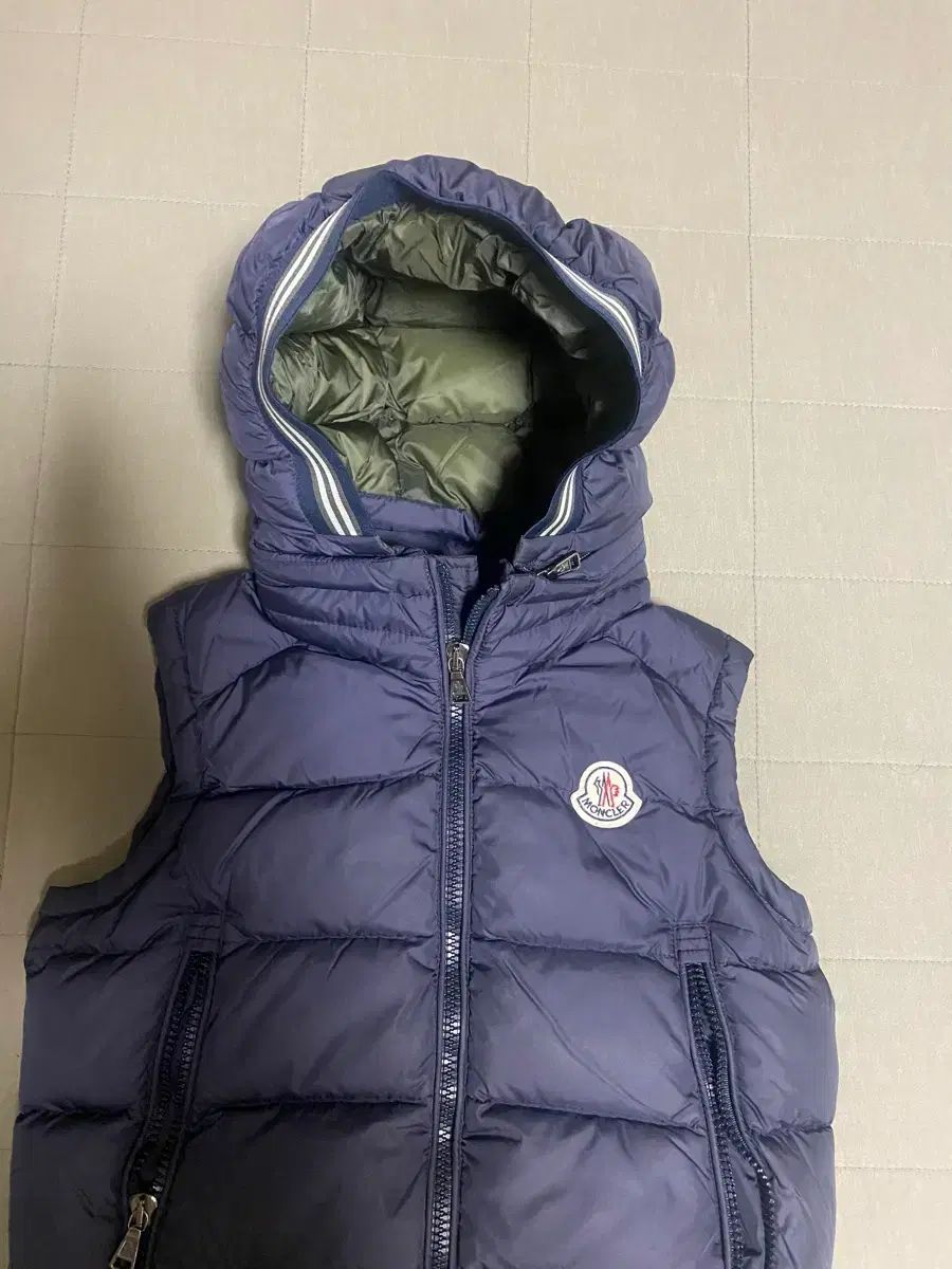 モンクレール キッズ フードダウンベスト 8 Y
