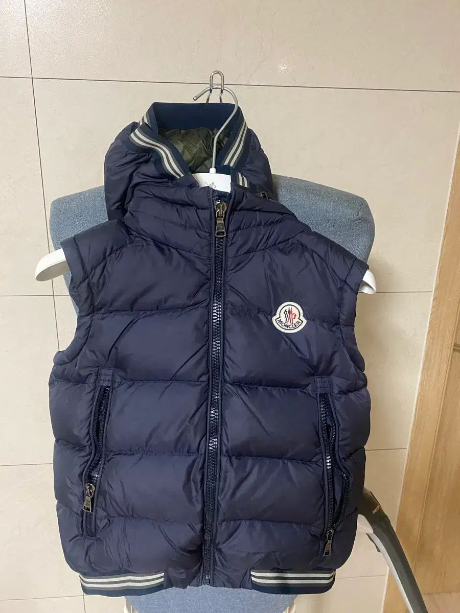 モンクレール キッズ フードダウンベスト 8 Y