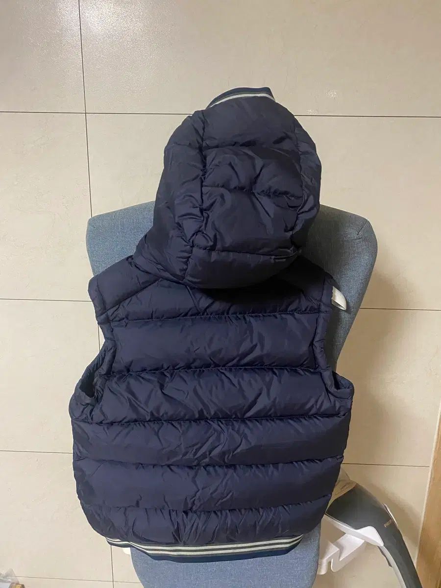 フードダウンベスト