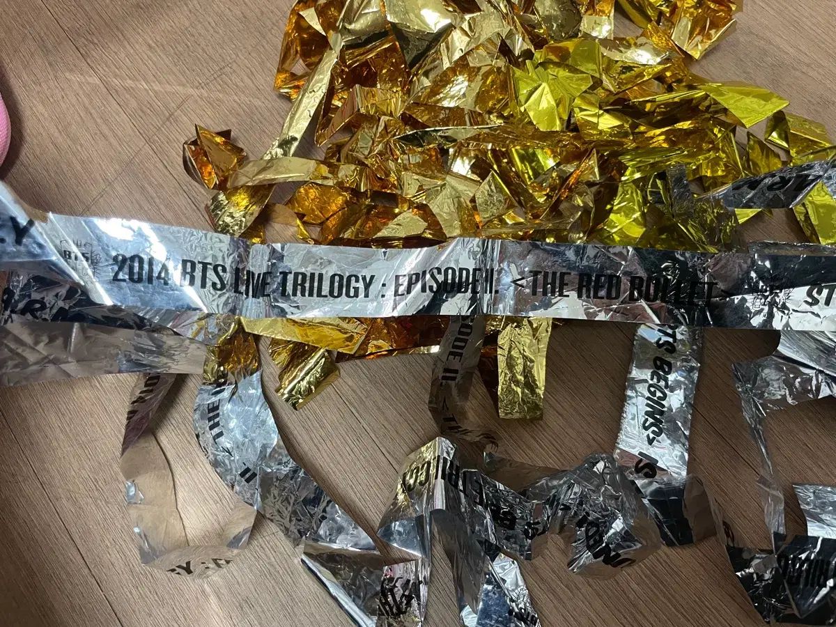 BTS 防弾少年団 バンタン 2014 ザ レッド ブレット コンサート コンフェティ