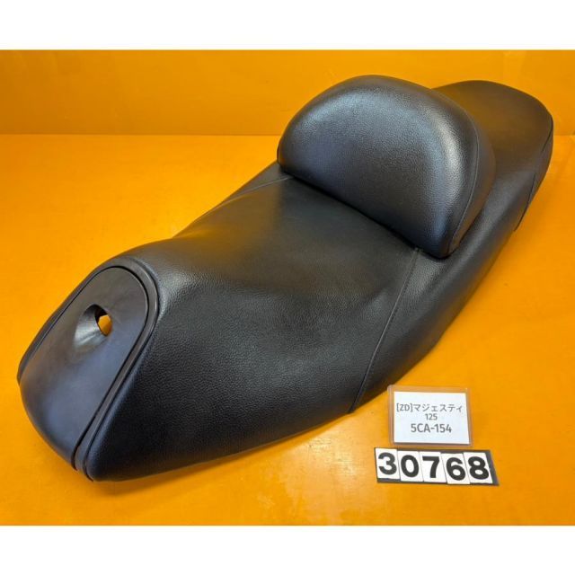 ZD 30768 ヤマハ YAMAHA マジェスティ125 5 CA 154 シート