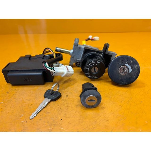 ZD 30783]@ヤマハ YAMAHA マジェスティ125 5CA-154 キーセット 鍵 CDI